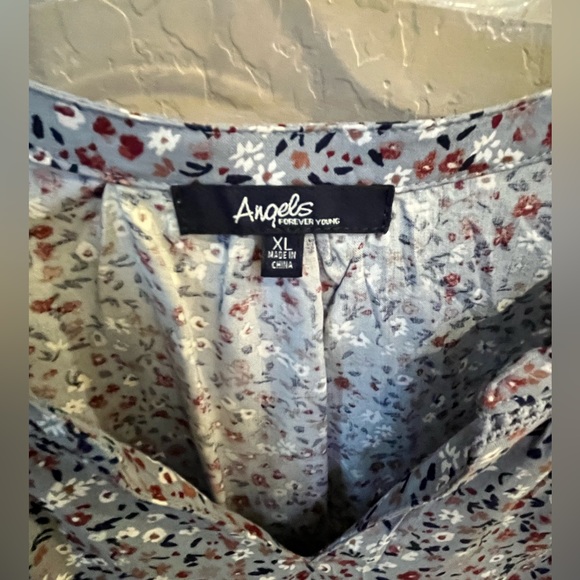 Lightweight shirt sleeve floral blouse - Picture 3 of 4